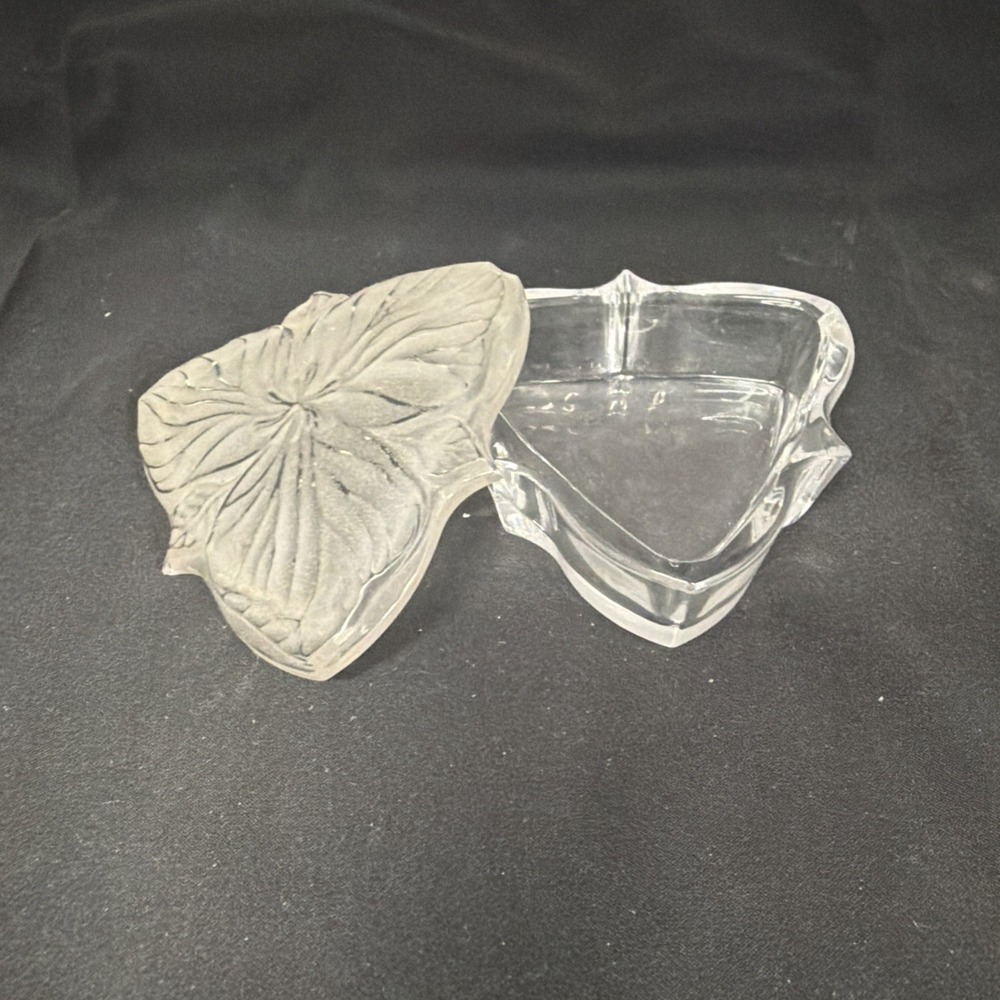 Marc Aurel Nachtmann Crystal Trillium Satin‎ Glass Lid Trinket Dish Germany MCM